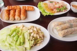 1. แดงแหนมเนือง